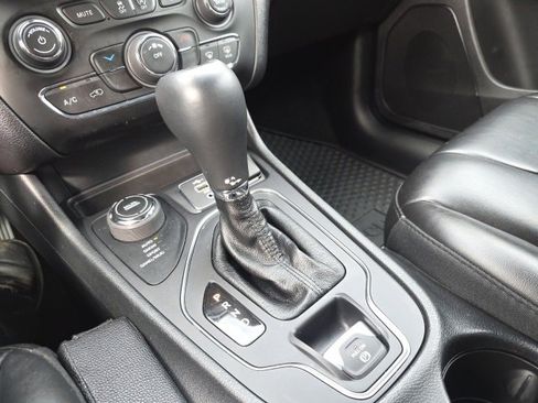 Used 2020 Jeep Cherokee Latitude Plus w/ Cold Weather Group image 31