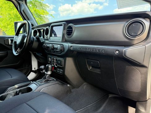 Used 2018 Jeep Wrangler Unlimited Sport S AWD/4WD image 24