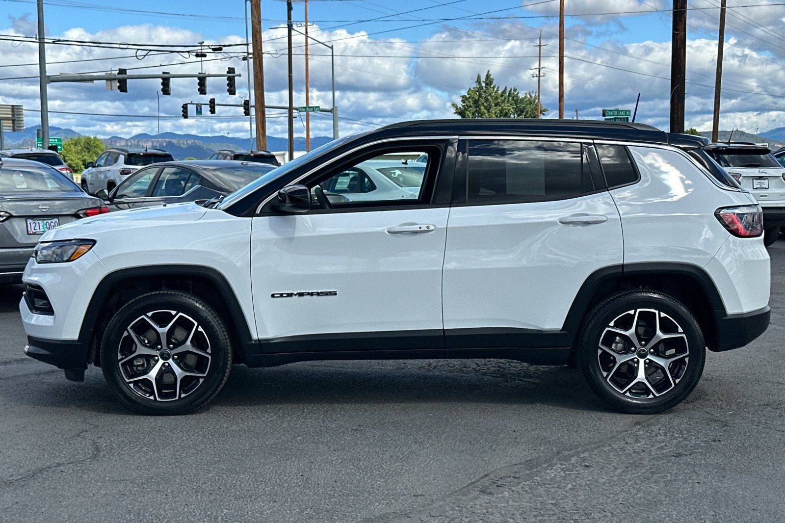 Used 2025 Jeep Compass Limited AWD/4WD image 7