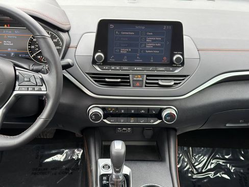 Used 2021 Nissan Altima 2.5 SR w/ SR Premium Package image 18