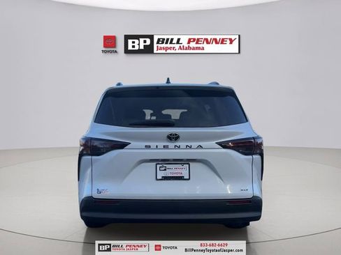 New 2026 Toyota Sienna XLE image 4