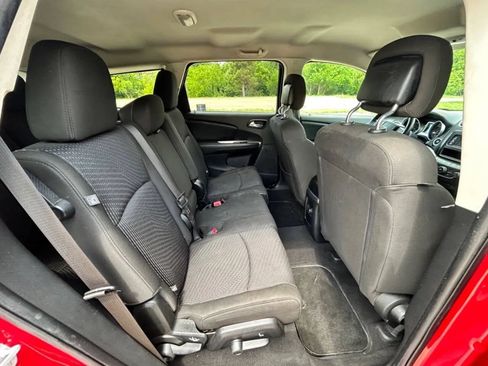 Used 2019 Dodge Journey SE FWD image 17