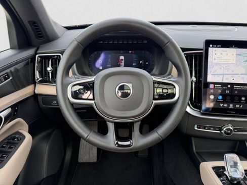 Used 2025 Volvo XC90 B6 Plus image 15
