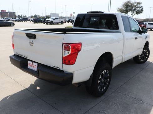 Used 2018 Nissan Titan S image 11