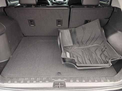 Used 2023 GMC Terrain SLT w/ Infotainment Package II image 34