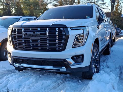 Certified 2025 GMC Yukon XL Denali Ultimate w/ LPO, Illumination Package image 5