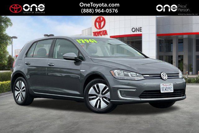 Used 2017 Volkswagen e-Golf SE w/ DC Fast Charging Package FWD 360° Tour