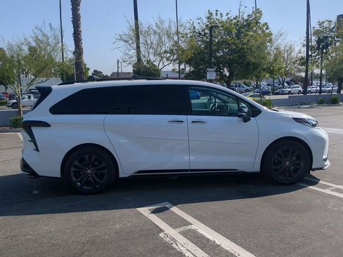 Used 2024 Toyota Sienna XSE FWD image 8