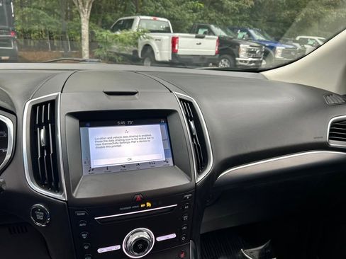 Used 2019 Ford Edge Titanium w/ Cold Weather Package image 6