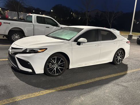 Used 2023 Toyota Camry SE w/ Convenience Package image 8