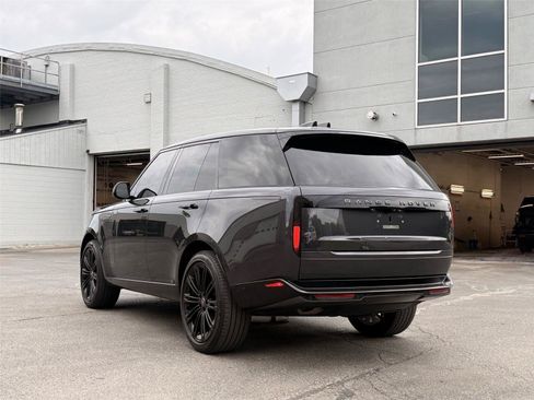 Used 2025 Land Rover Range Rover SE AWD/4WD image 5