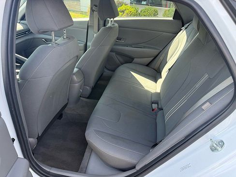 Used 2024 Hyundai Elantra SEL FWD image 12