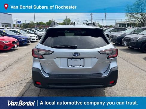 Used 2025 Subaru Outback Premium AWD/4WD image 4