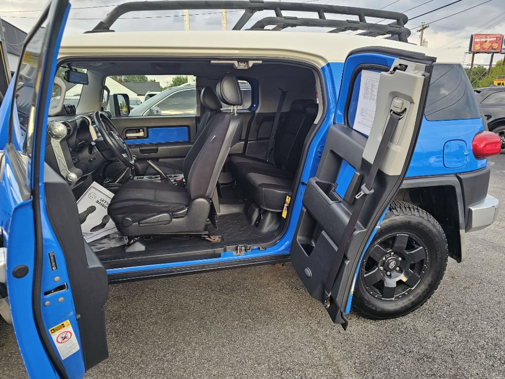 Used 2007 Toyota FJ Cruiser 4WD w/ Upgrade Pkg 1 image 32