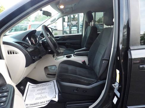Used 2016 Dodge Grand Caravan SXT FWD image 8