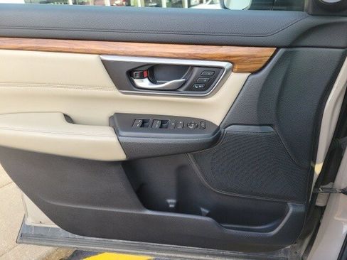 Used 2017 Honda CR-V Touring image 12