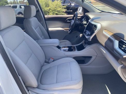 Used 2020 GMC Acadia SLE w/ Driver Convenience Package FWD image 9