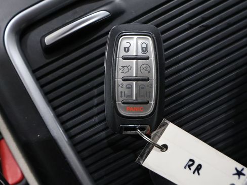 Used 2024 Chrysler Pacifica Touring-L FWD image 28
