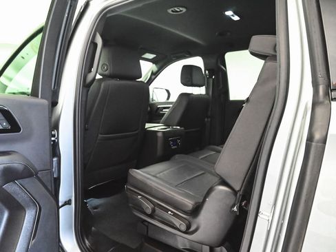 Used 2025 Chevrolet Suburban Z71 AWD/4WD image 16