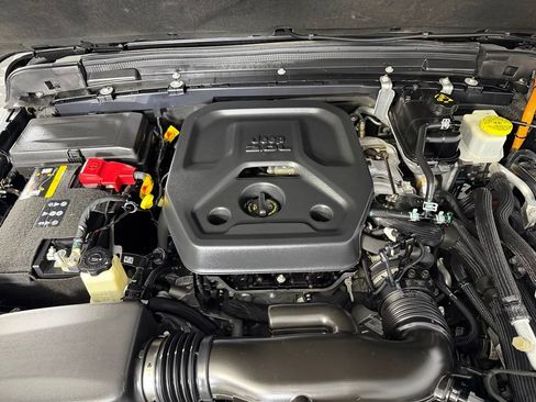 Used 2023 Jeep Wrangler Unlimited Sahara w/ Cold Weather Group AWD/4WD image 38