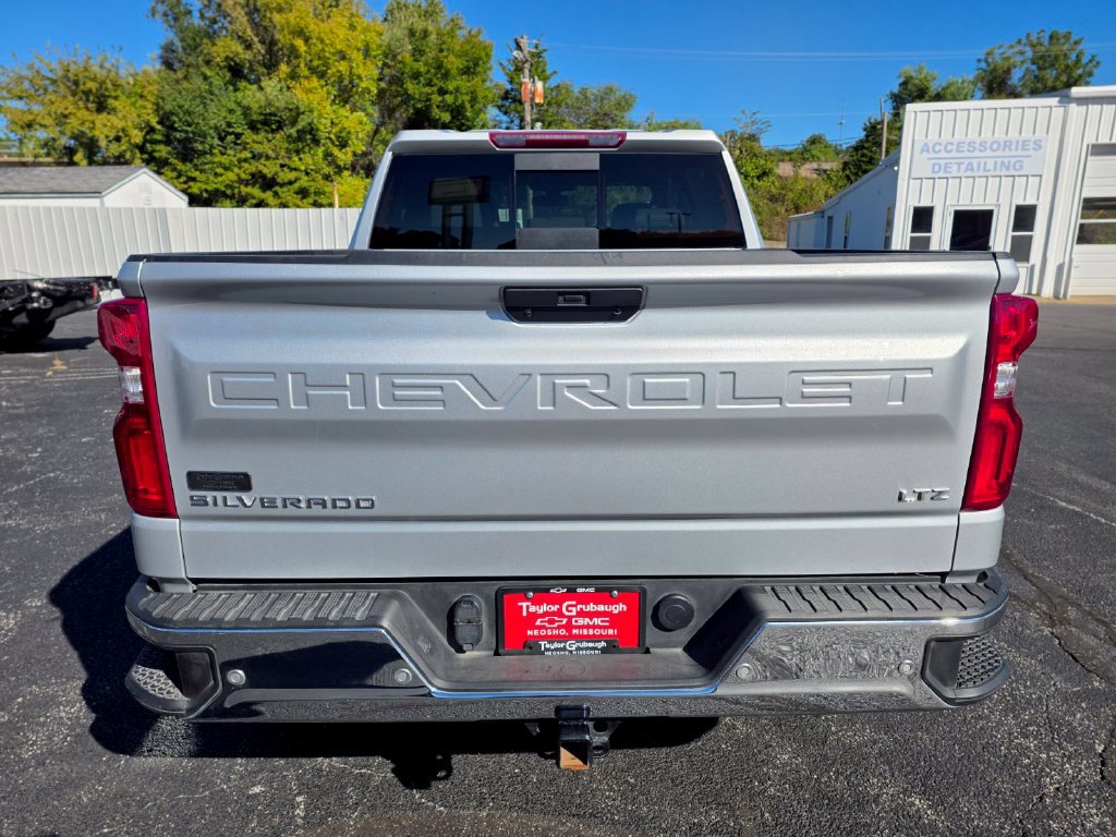 Used 2022 Chevrolet Silverado 1500 LTZ w/ LTZ Premium Package AWD/4WD image 7