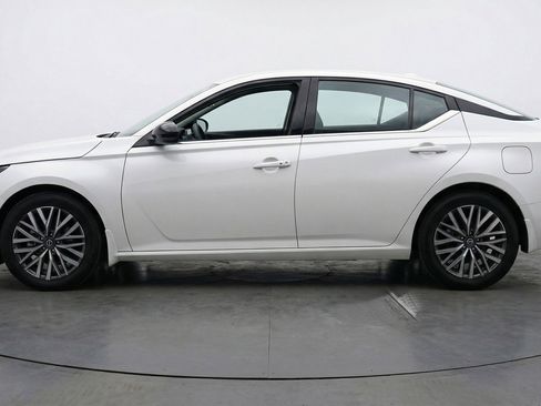 Used 2025 Nissan Altima 2.5 SV FWD image 5