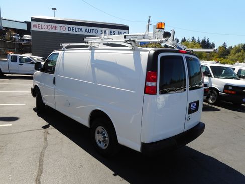 Used 2016 Chevrolet Express 2500 RWD image 10