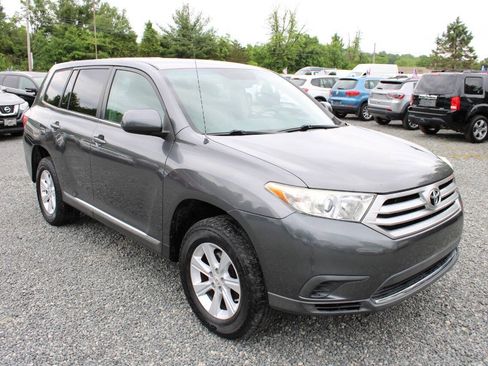 Used 2011 Toyota Highlander 4WD w/ Tow Pkg image 4