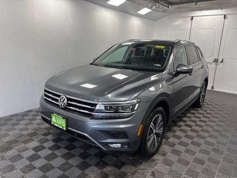 Used 2018 Volkswagen Tiguan SEL Premium AWD/4WD image 3