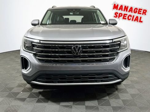 Used 2025 Volkswagen Atlas SE FWD image 3