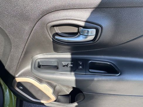 Used 2016 Jeep Renegade 75th Anniversary image 30