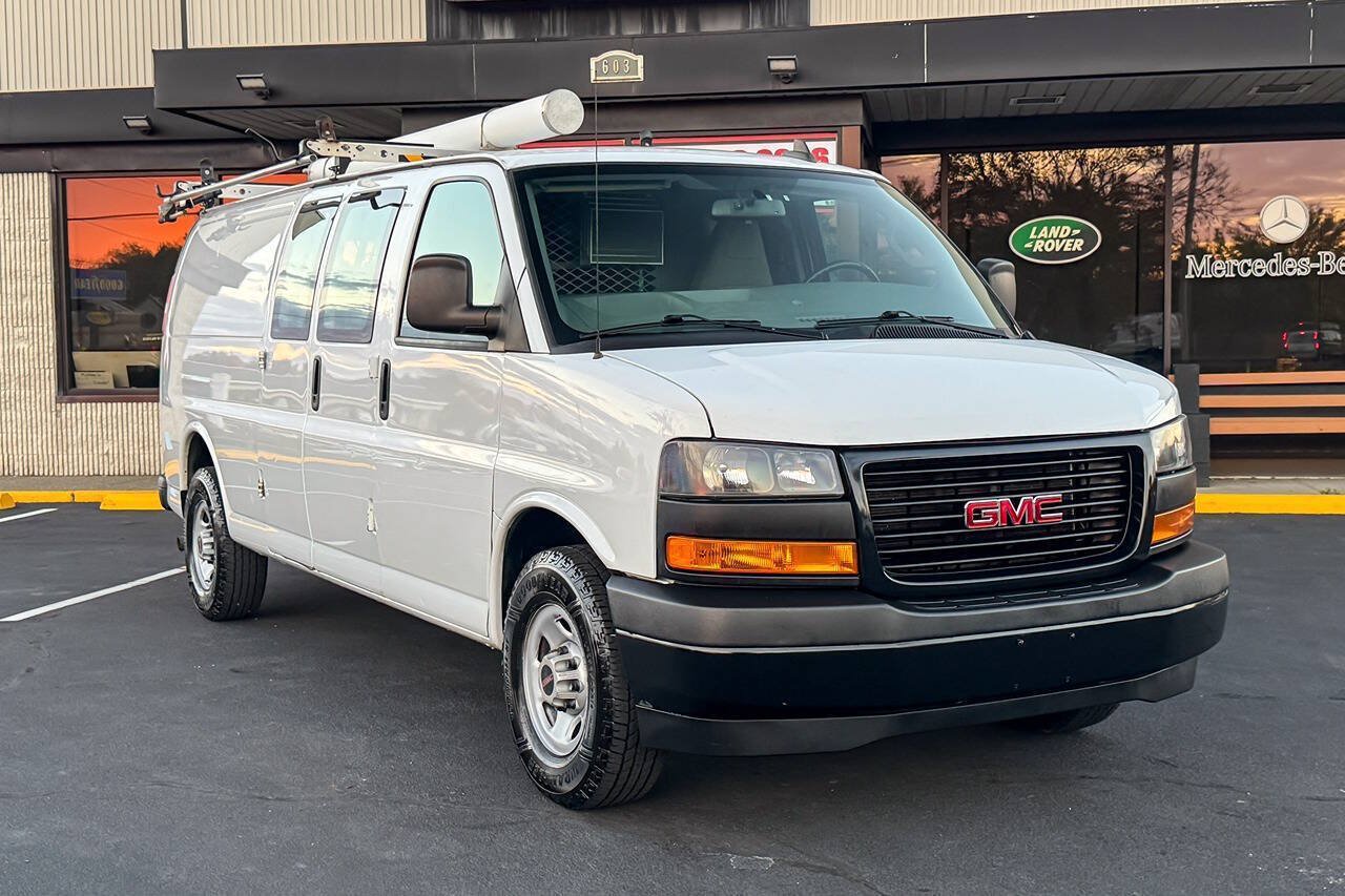 Used 2018 GMC Savana 3500 Extended w/ Driver Convenience Package RWD image 1