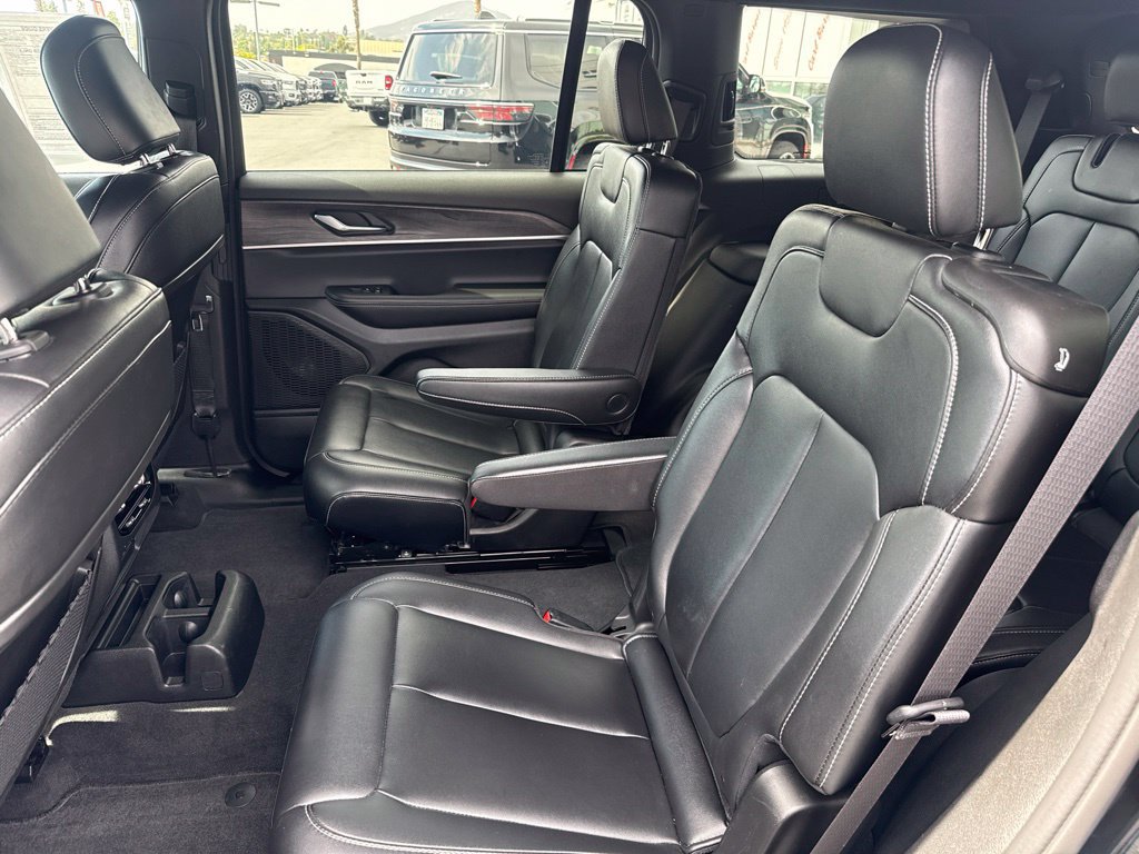 Used 2025 Jeep Grand Cherokee L Limited AWD/4WD image 15