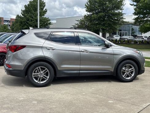 Used 2018 Hyundai Santa Fe Sport FWD image 2