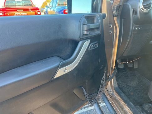 Used 2015 Jeep Wrangler Unlimited Rubicon w/ Dual Top Group image 5