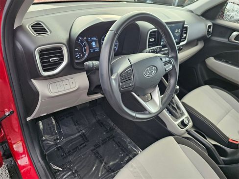 Certified 2022 Hyundai Venue SEL w/ Cargo Package image 18