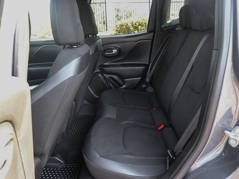 Used 2022 Jeep Renegade Altitude AWD/4WD image 21