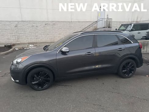 Used 2018 Kia Niro EX w/ EX Touring Graphite Edition image 2