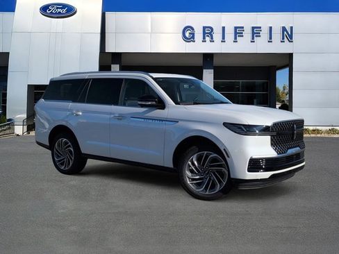 New 2025 Lincoln Navigator Reserve image 2