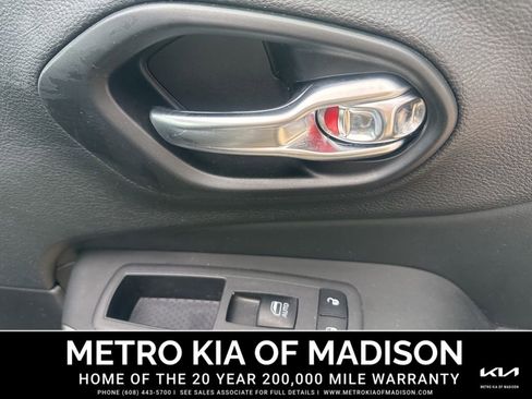 Used 2021 Jeep Cherokee Latitude Lux 80th Anniv w/ Quick Order Package 26U 80TH image 40