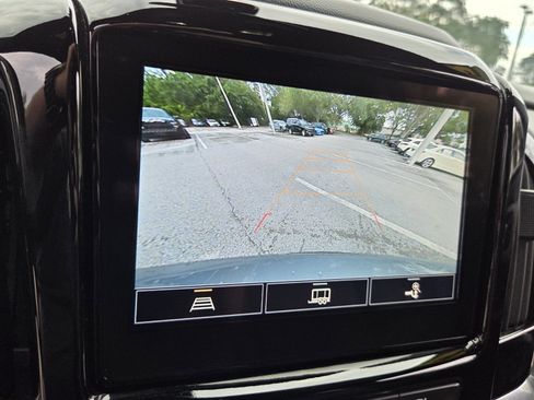 Certified 2023 Chevrolet Traverse LT FWD image 28
