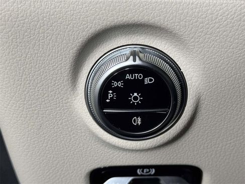Used 2024 Mercedes-Benz C 300 4MATIC Sedan image 19