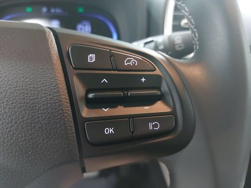 Certified 2024 Hyundai Venue SEL FWD image 17