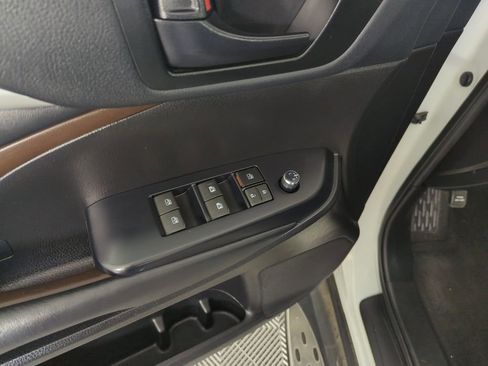 Used 2019 Toyota Highlander Plus image 19