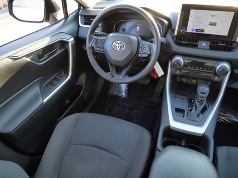 Certified 2023 Toyota RAV4 LE AWD/4WD image 10
