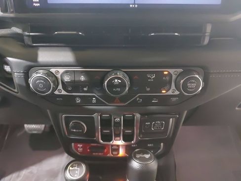 Used 2024 Jeep Wrangler Unlimited Rubicon w/ Safety Group AWD/4WD image 25