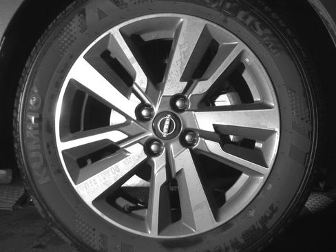 Used 2025 Nissan Versa SV image 13