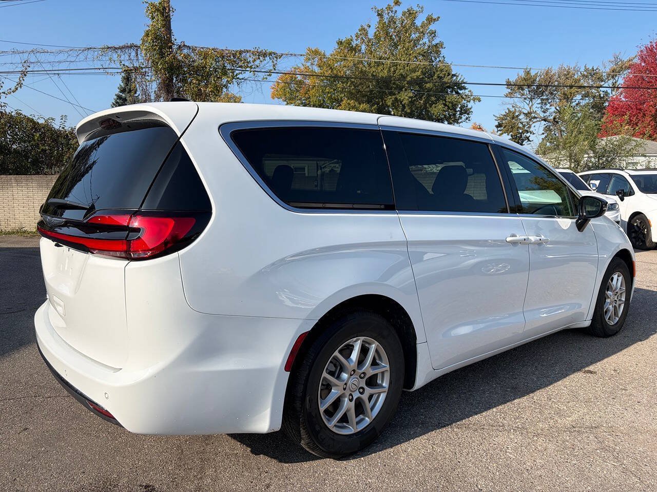 Used 2026 Chrysler Pacifica Select FWD image 5