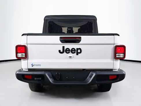 Used 2024 Jeep Gladiator Sport image 7