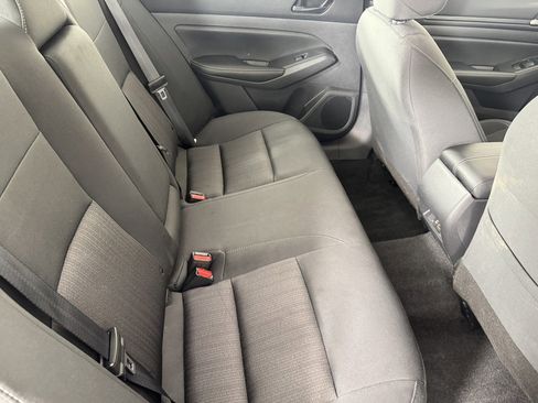 Used 2025 Nissan Altima 2.5 SV image 12